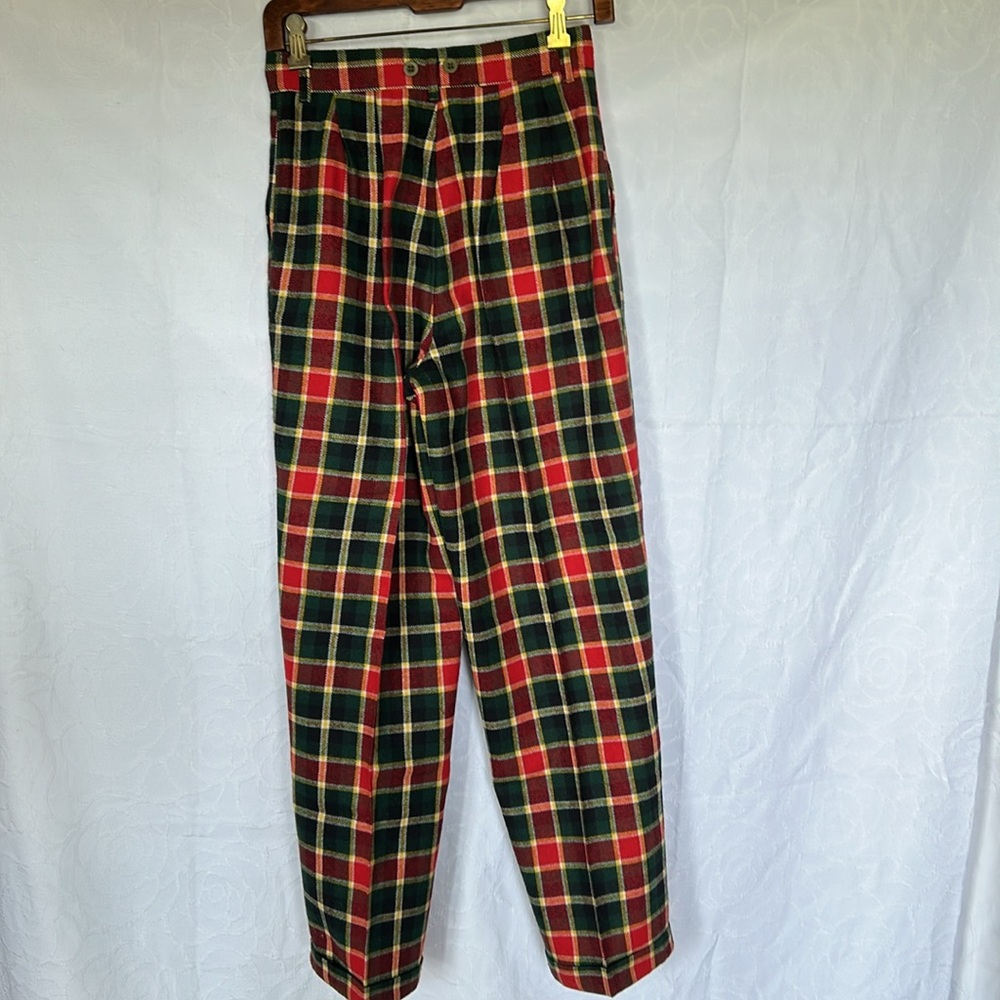 BENETTON Vintage red and green plaid pants. Cuffs at bottom. Size Small. - Picture 4 of 13